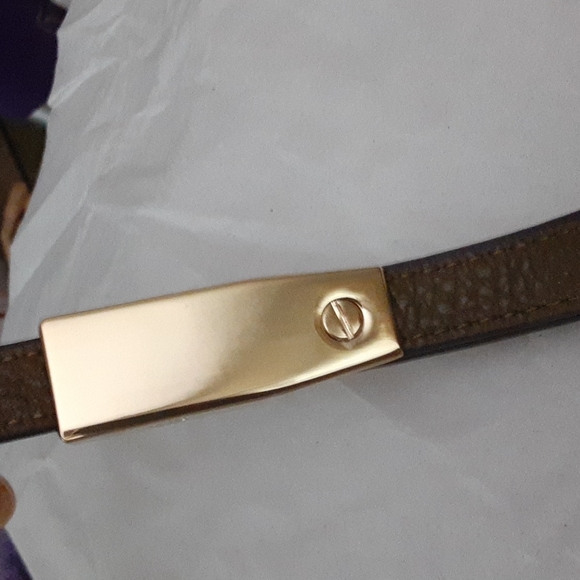 Fabulous double zip camo leather bag. Gold tone, feet adjustable strap NWOT - Picture 4 of 11